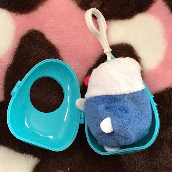 Sanrio cutie beans hello kitty mini keychain plush - Picture 2 of 3